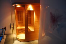 It is infra-sauna 2-3 people 